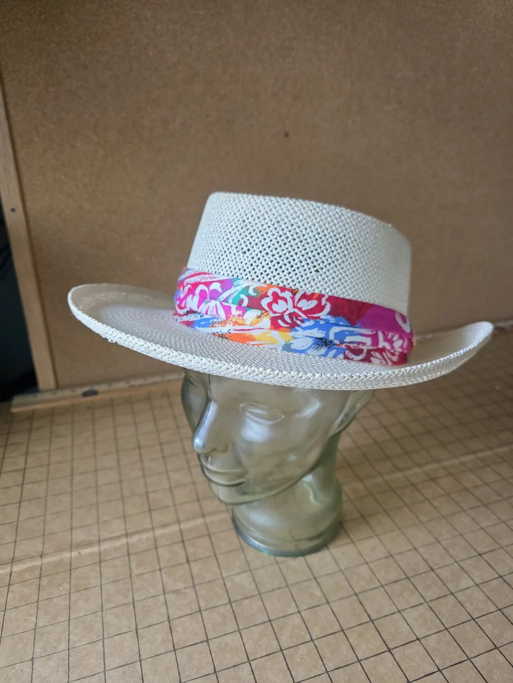 Kangol Design White Woven Sun Hat w/ Colorful Floral Band Vintage Collectible